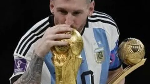 中国女子4×100米自由泳接力队荣获巴黎奥运铜牌